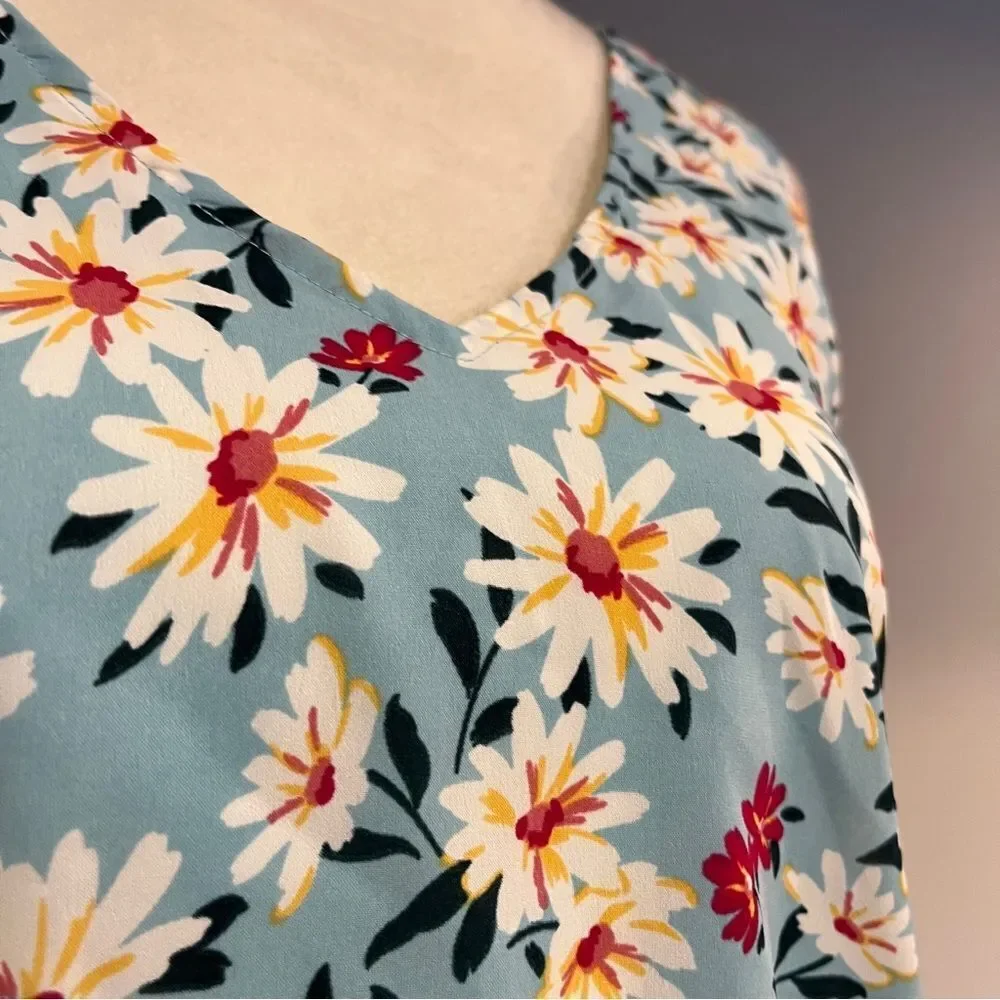 Staccato light floral sleeveless‎ v-neck dress size medium - Picture 3 of 13